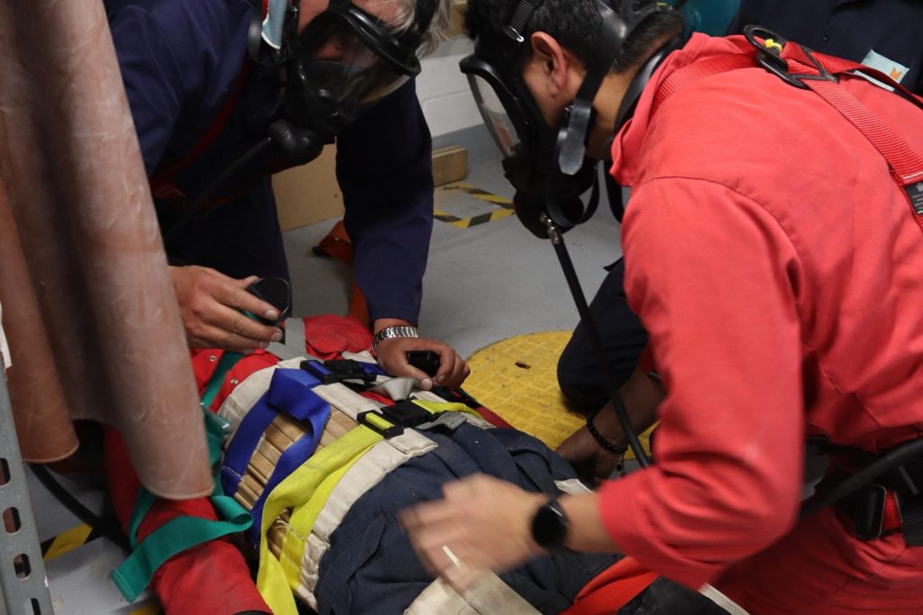 two delegates recovering casualty as part of an entry into enclosed space courses